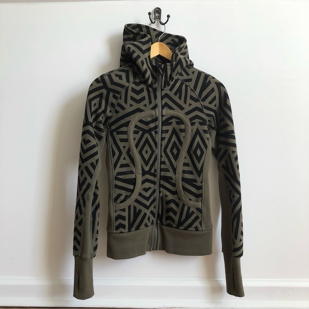 Lululemon. Scuba Hoodie II. Size 2. Chevron shuffle/fatigue green.